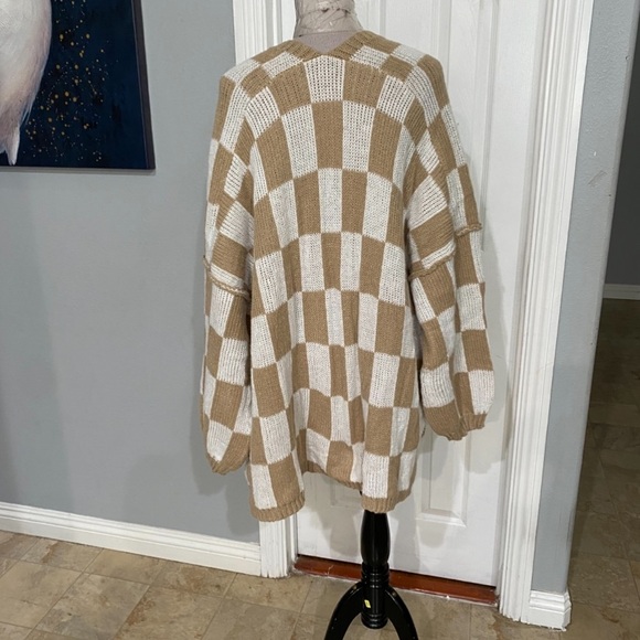 New Women XXL Brown Checkered Print Cardigan, Open Front - Picture 9 of 10